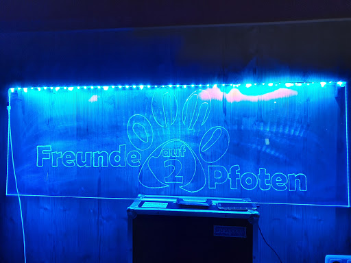 Freunde auf 2 Pfoten e. V.