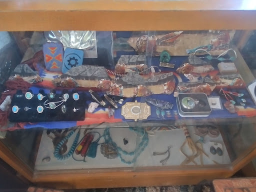 Thift store - Thumbnail