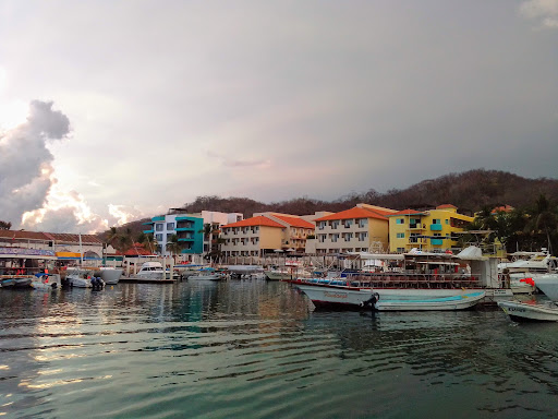 Huatulco Renta De Yates , Recreo y Tours De Bahias - Thumbnail