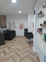 Photo n°1 de Chez justine à Bouloire (Salon de coiffure)