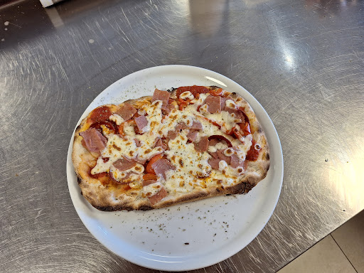 Photo 5 - Le Kiosque à Pizzas Lesneven et son distributeur 24/24h