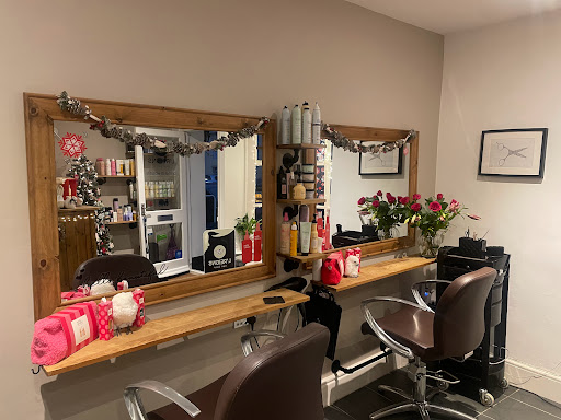 L'Reigns Hair Salon - Thumbnail