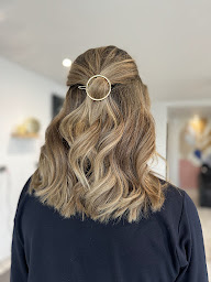 Photo n°11 de Alexa Artisan Coiffeur & Barbier à Coarraze (Salon de coiffure)