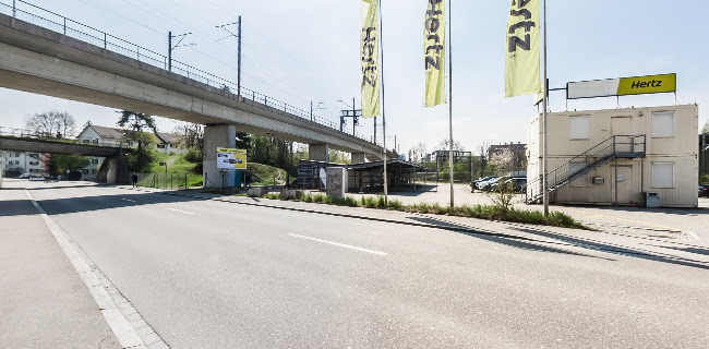 Pneu- und Service Center Glattbrugg GmbH Pneuwechsel Sommerreifen Zürich - Reifengeschäft