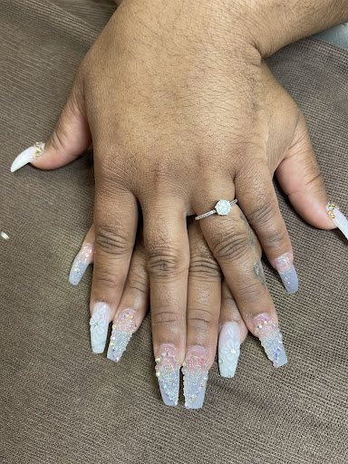 Davi nails at Dulles Crossing plz