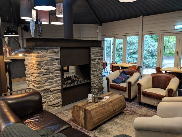 Floor Brasserie Lounge