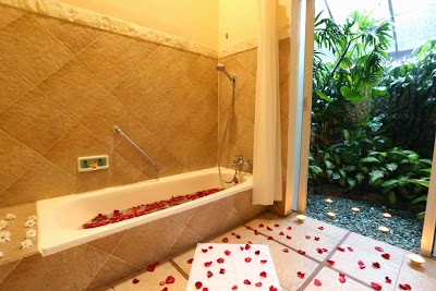 Photos of The Cakra Hotel