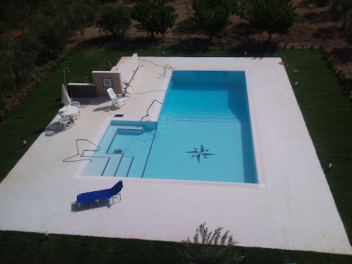 royal pool - Visual