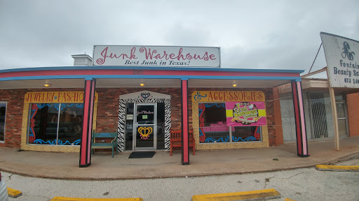 Junk Warehouse - Visual