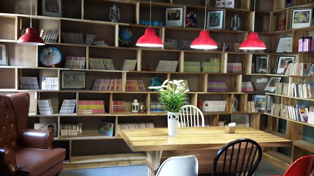 HOA 10 GIỜ - Floral & Book Cafe