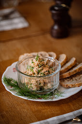 Photo n°104 de L’Un des Sens | Assiettes gourmandes et canons à partager au bar à vin intimiste du vieux Colmar à Colmar (Caviste)