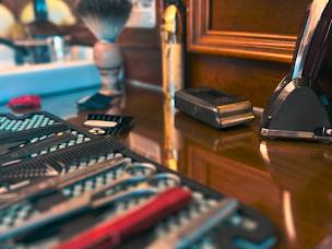 Photo n°10 de LUI COIFFEUR HOMME BARBIER SAINTE MAXIME à Sainte-Maxime (Barbier)