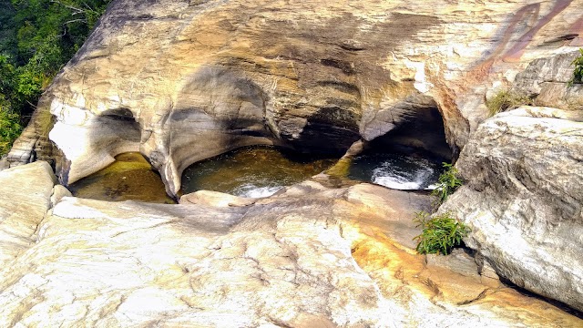 Diyaluma Falls