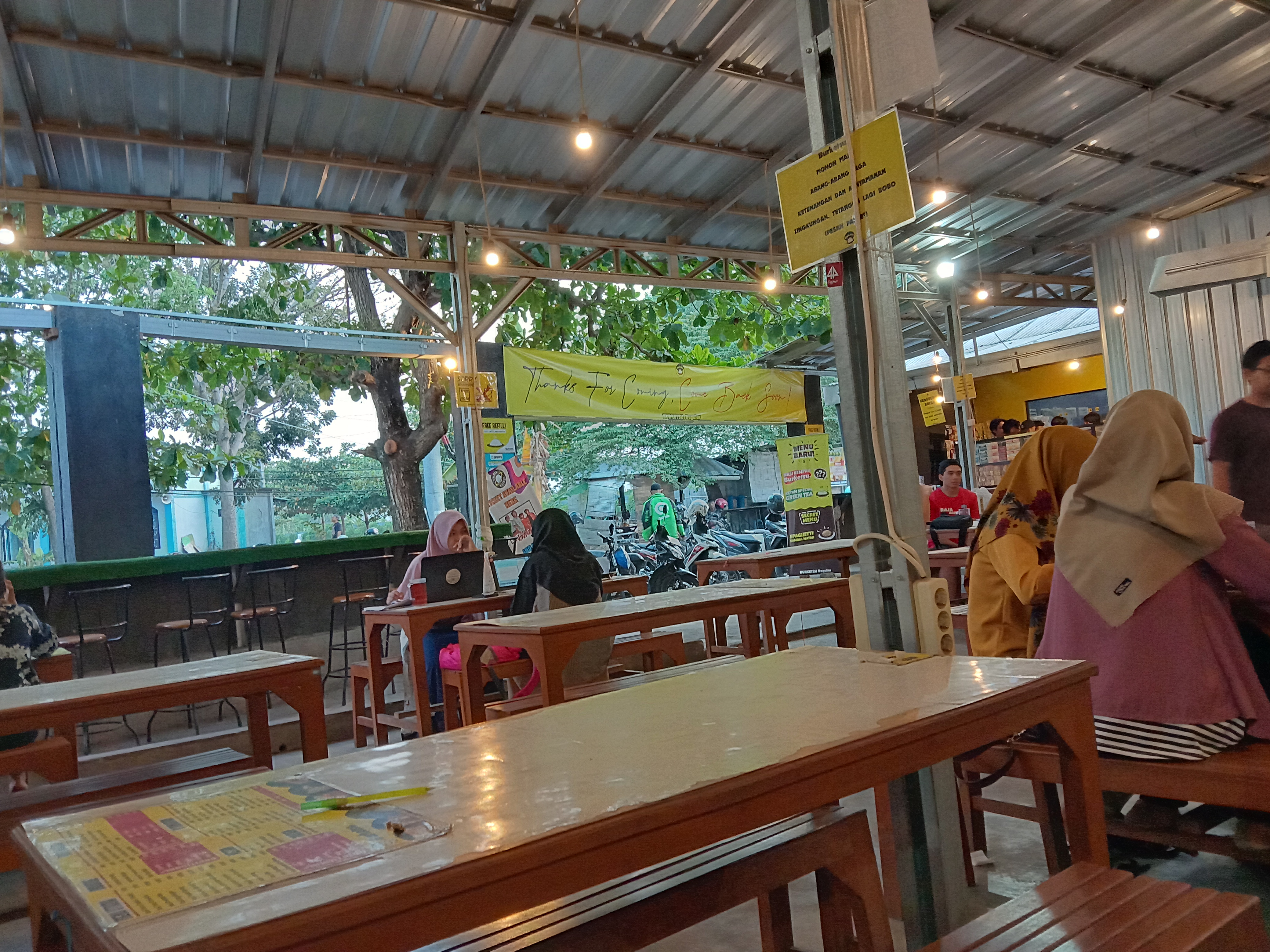 tempat-nugas-favorit-di-tembalang