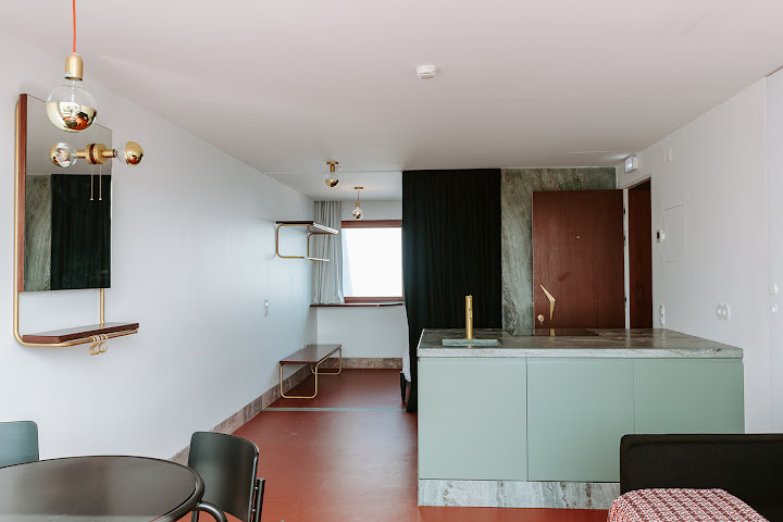 THE MODERNIST FARO by null