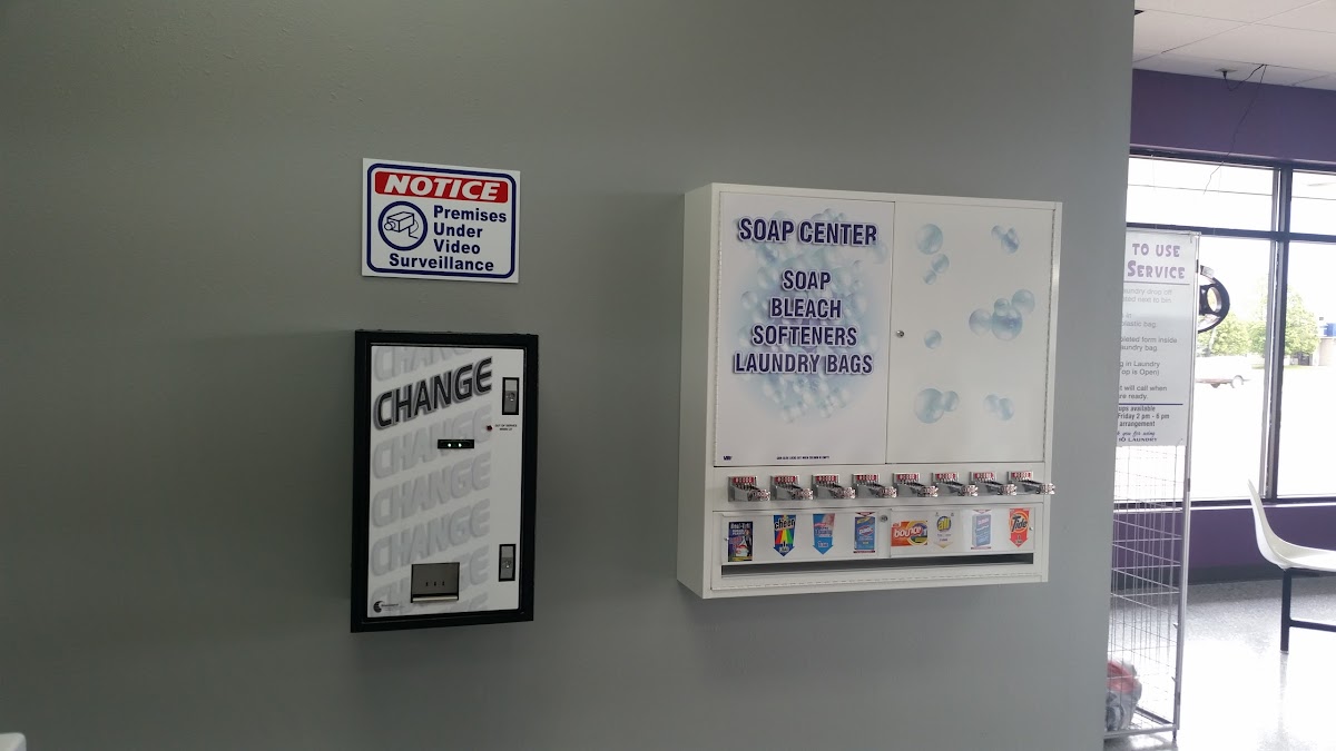 East 10 Laundry facility with washing machines in Fargo