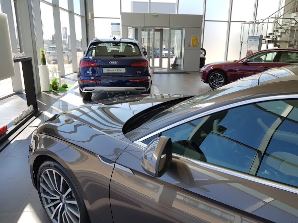 Гранд во владимире на тракторной. Гранд кар. Таксую на бензине. Ауди центр воронеж. Гранд кар драйвер воронеж.