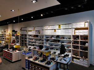 Photo n°18 de Eram VELIZY 2 à Vélizy-Villacoublay (Magasin de maroquinerie)