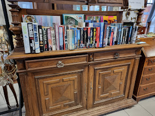 Photo n°7 de La Vieille Ecole Brocante & Salon de Thè à Lésignac-Durand (Magasin de meubles)