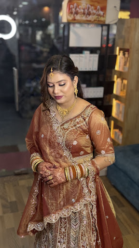 Stay stylish with our professional hair and makeup services in Lucknow. We specialize in modern h… post image