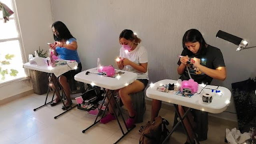 Simplemente Bella Beauty studio nails