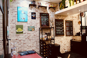 Photo n°32 de Un truc à manger - Restaurant à emporter & Traiteur Italien régional des Pouilles à Versailles (Cave à vins)