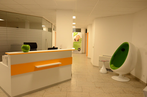 Zahnmedizinisches Zentrum Marsberg, Im Burghofcenter, Noel Gerner M.Sc., Uta Katharina Gerner M.Sc., Dr. Barbara Albracht.