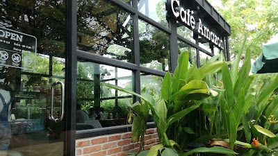 Photos of Caf&eacute; Amazon Chalet Tk