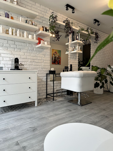 & Blond -salon fryzjerski w Warszawie