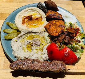 Photo n°4 de Yasmine Vieux Port restaurant syrien palestinien libanais à Marseille (Restaurant)