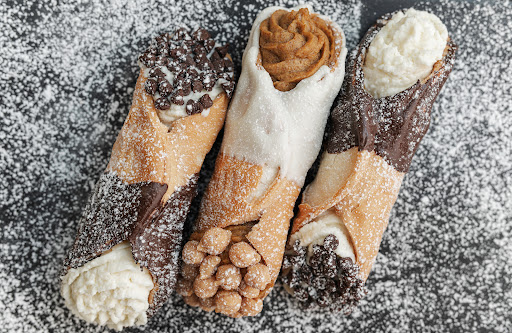 Café Evié / Rolli Cannoli Gallery - United States