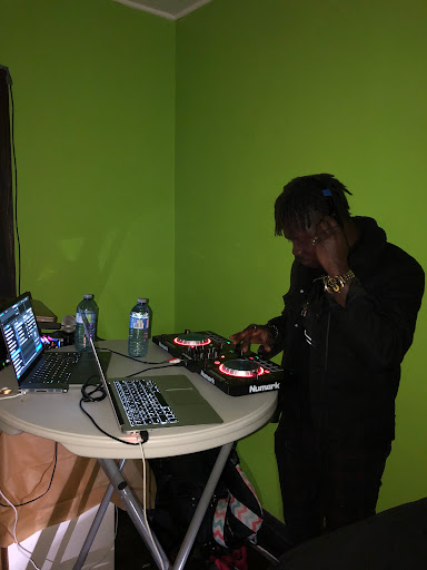 SPACEQTHEGOD - Visual