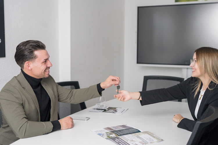 Deutsche Bank Immobilien Simon Palme, selbstständiger Immobilienberater