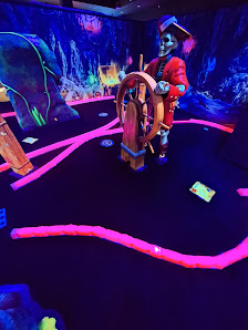 Photo Cutthroat Cove Blacklight mini-golf All