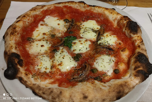 La Rosa Scarlatta Ristorante Pizzeria Gallery - Italy