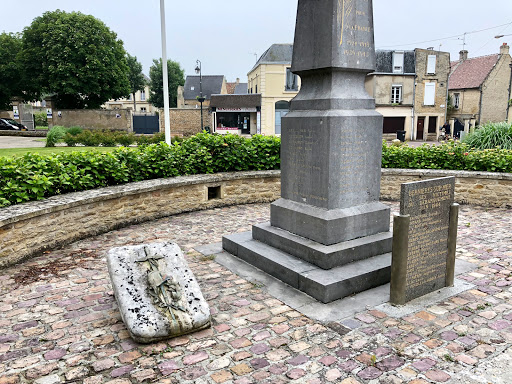 Monument aux Morts de Bernières sur Mer - Thumbnail