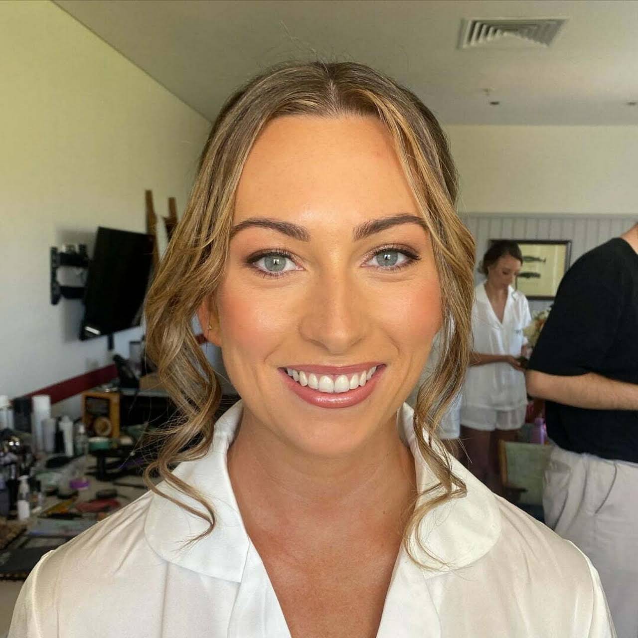 Liliano Artistry Mobile MakeUp Artist and Hair stylist Servicing