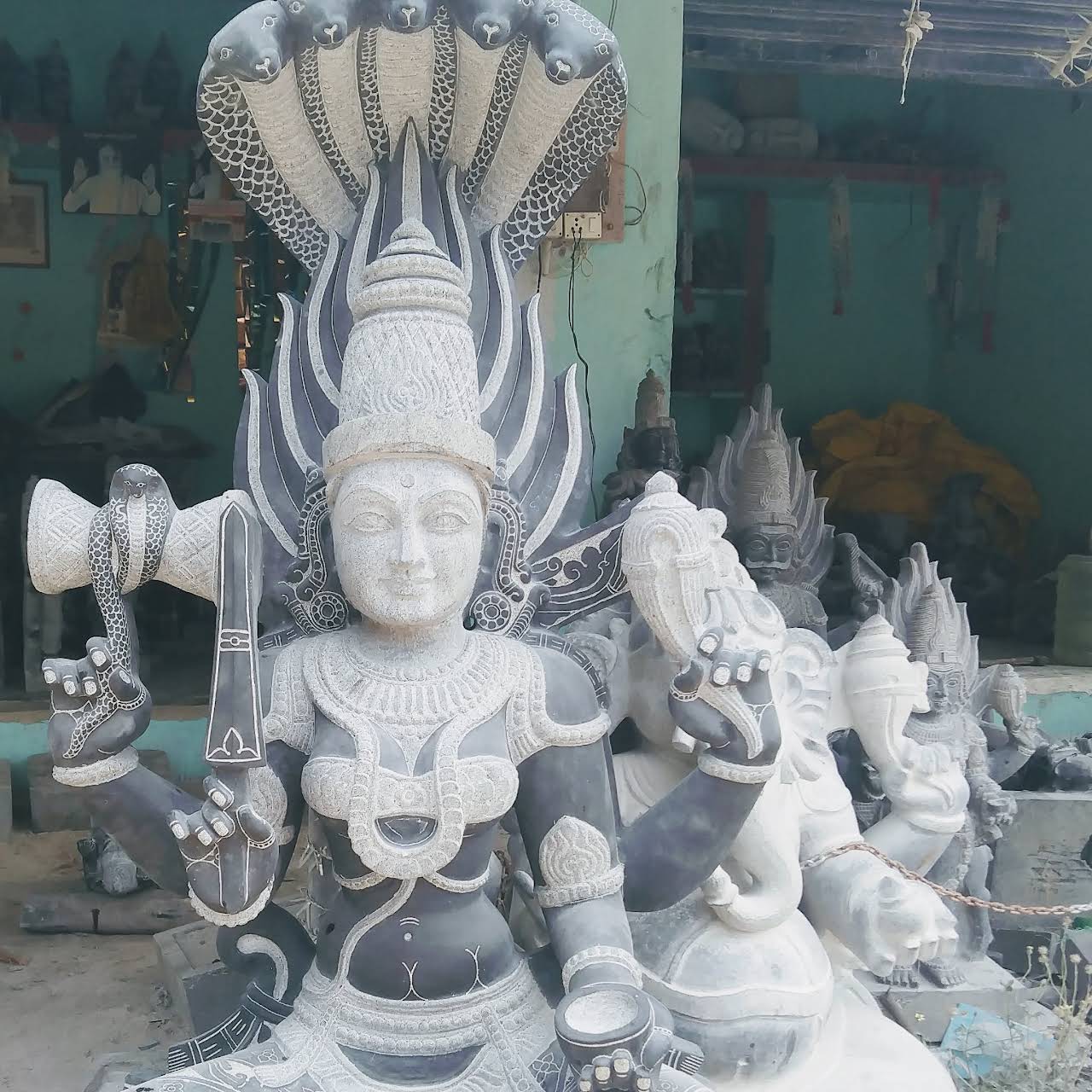 Om sakthi sirpakalai koodam - Sculpture in Tirukazhukundram