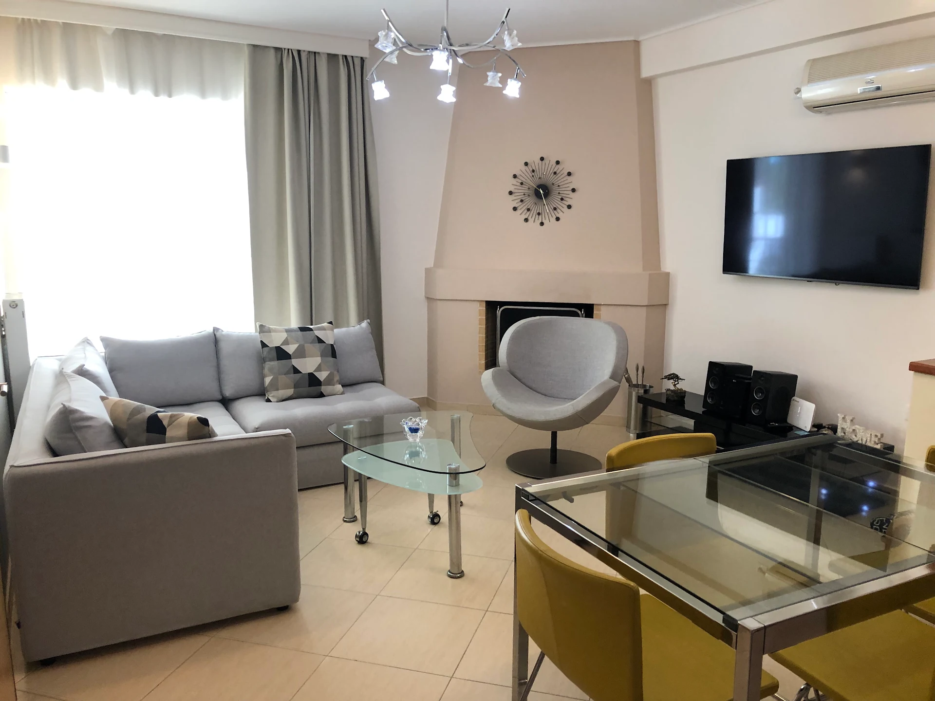 Garden apartment next to the Mall