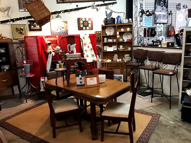 Riverside Centre Antique Mall