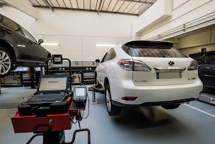 Photo n°3 de Lexus at Réparateur Agréé - Comauto à Paris (Garage automobile)