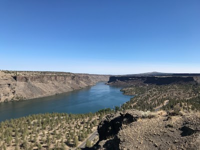 The Tam-a-lau Trail