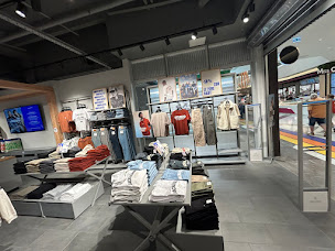 Photo n°34 de Jack & Jones à Villeneuve-d'Ascq (Magasin de t-shirts)