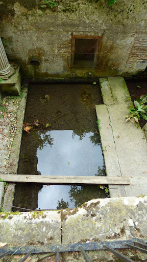 Fontaine du XIIIe siècle - Thumbnail