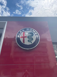 Photo n°4 de ALFA ROMEO STELLANTIS &YOU PARIS BOULOGNE à Boulogne-Billancourt (Garage automobile)