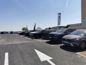 Photo n°24 de FIAT - ALFA ROMEO - JEEP MONTLHERY STAND 14 à Montlhéry (Vendeur de voitures d'occasion)