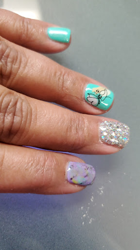Lola's Nails & Spa - Thumbnail