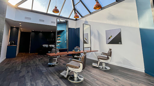 Les Hommes D'Abord Coiffeur Homme Barbier