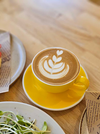 SIPS HAPPY CAFE 🌻 Breakfast, Coffee, Smoothies & Bagels
