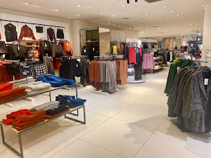 Photo n°21 de C&A à Puteaux (Magasin de vêtements pour femmes)